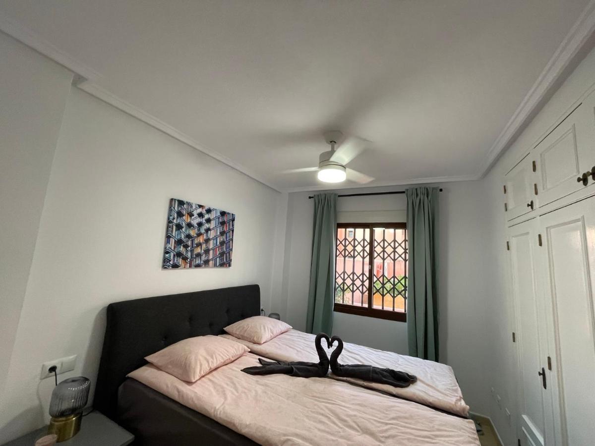Three Bedroom Apartment With Pool In Torrevieja Exterior photo